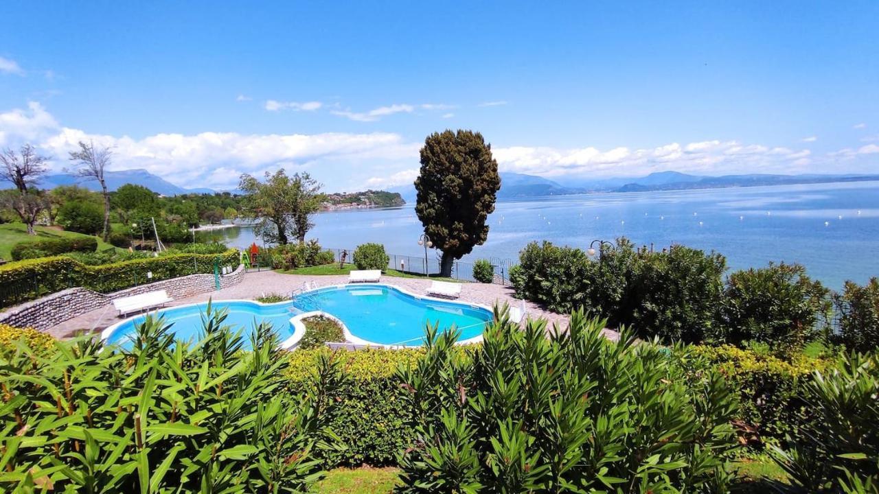 Front Lake Amazing View Manerba del Garda Luaran gambar