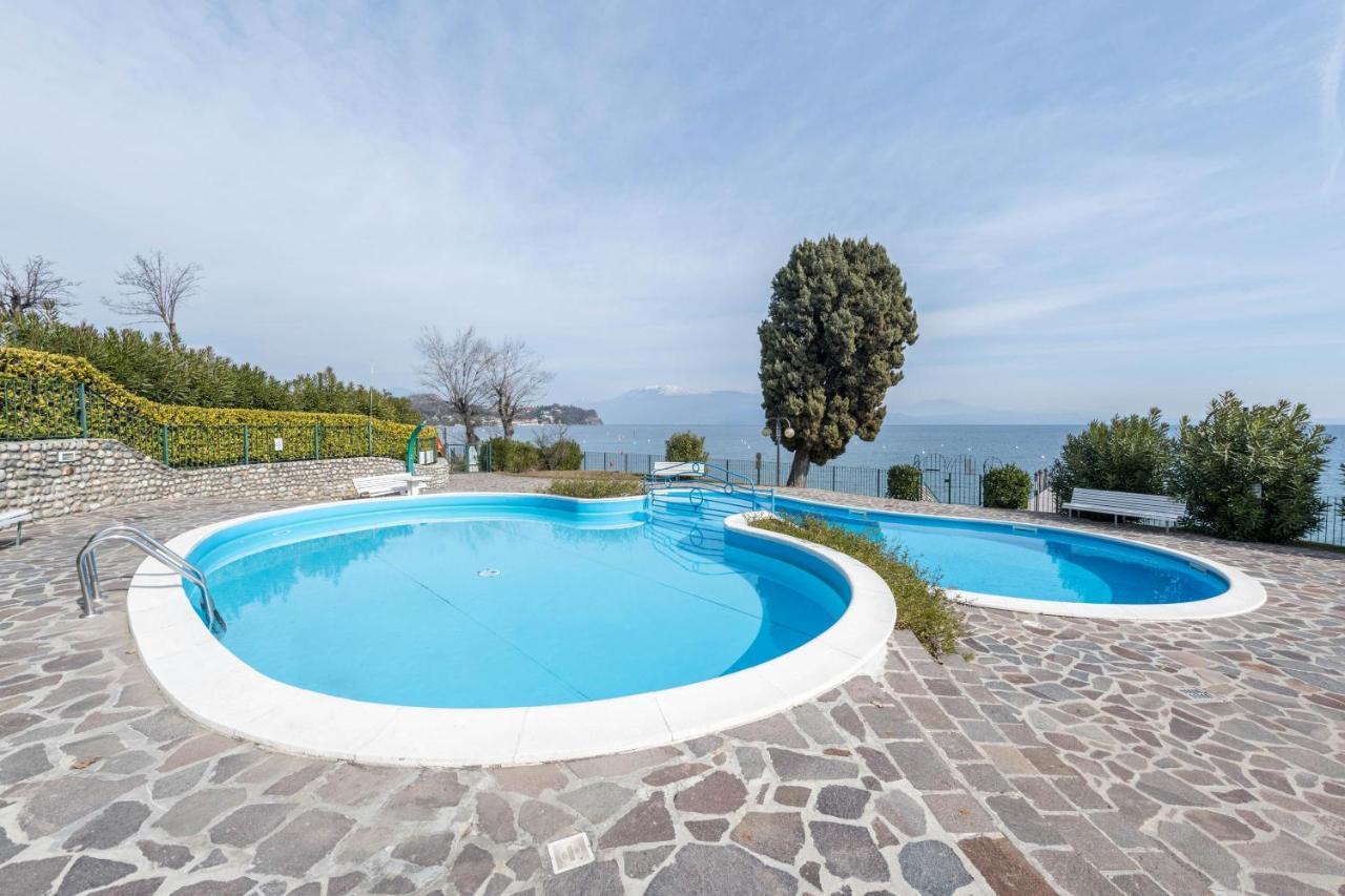 Front Lake Amazing View Manerba del Garda Luaran gambar