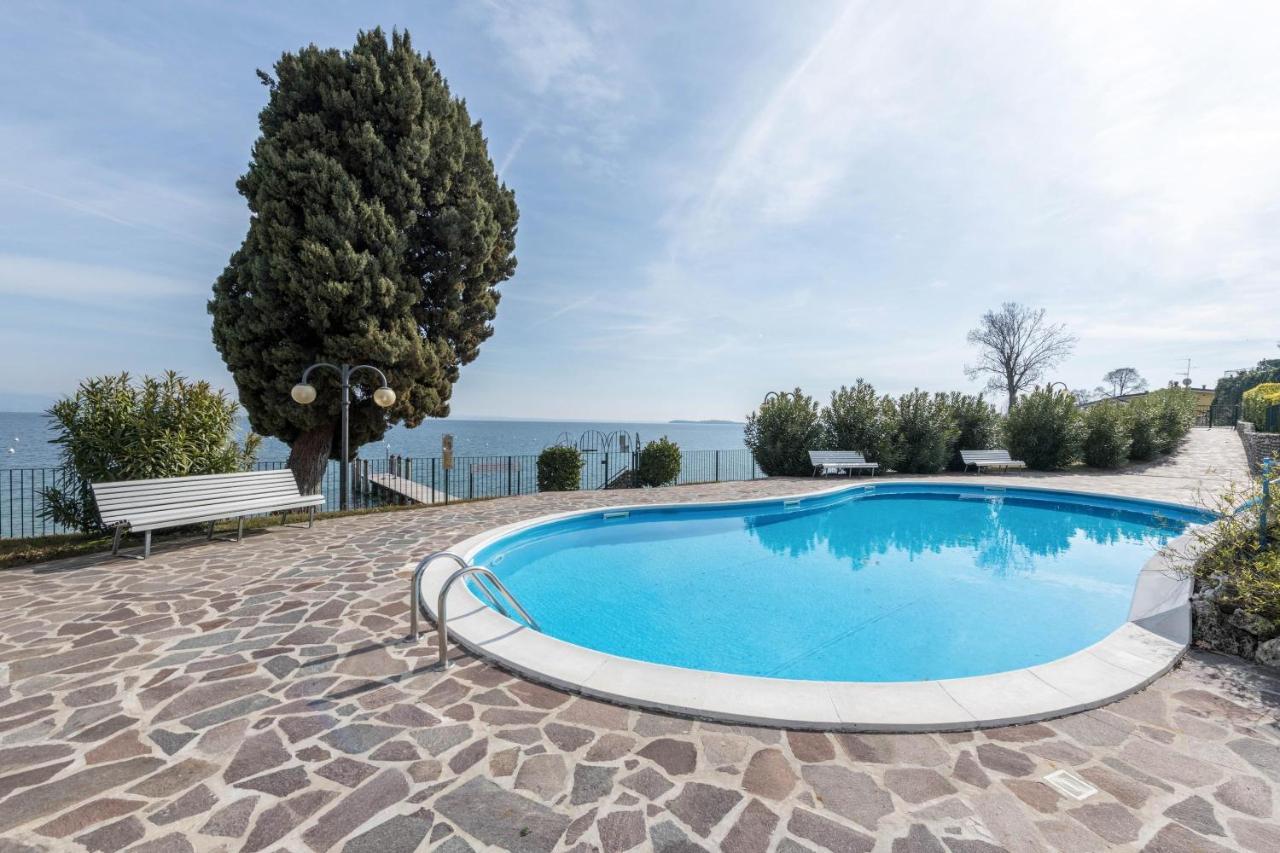 Front Lake Amazing View Manerba del Garda Luaran gambar