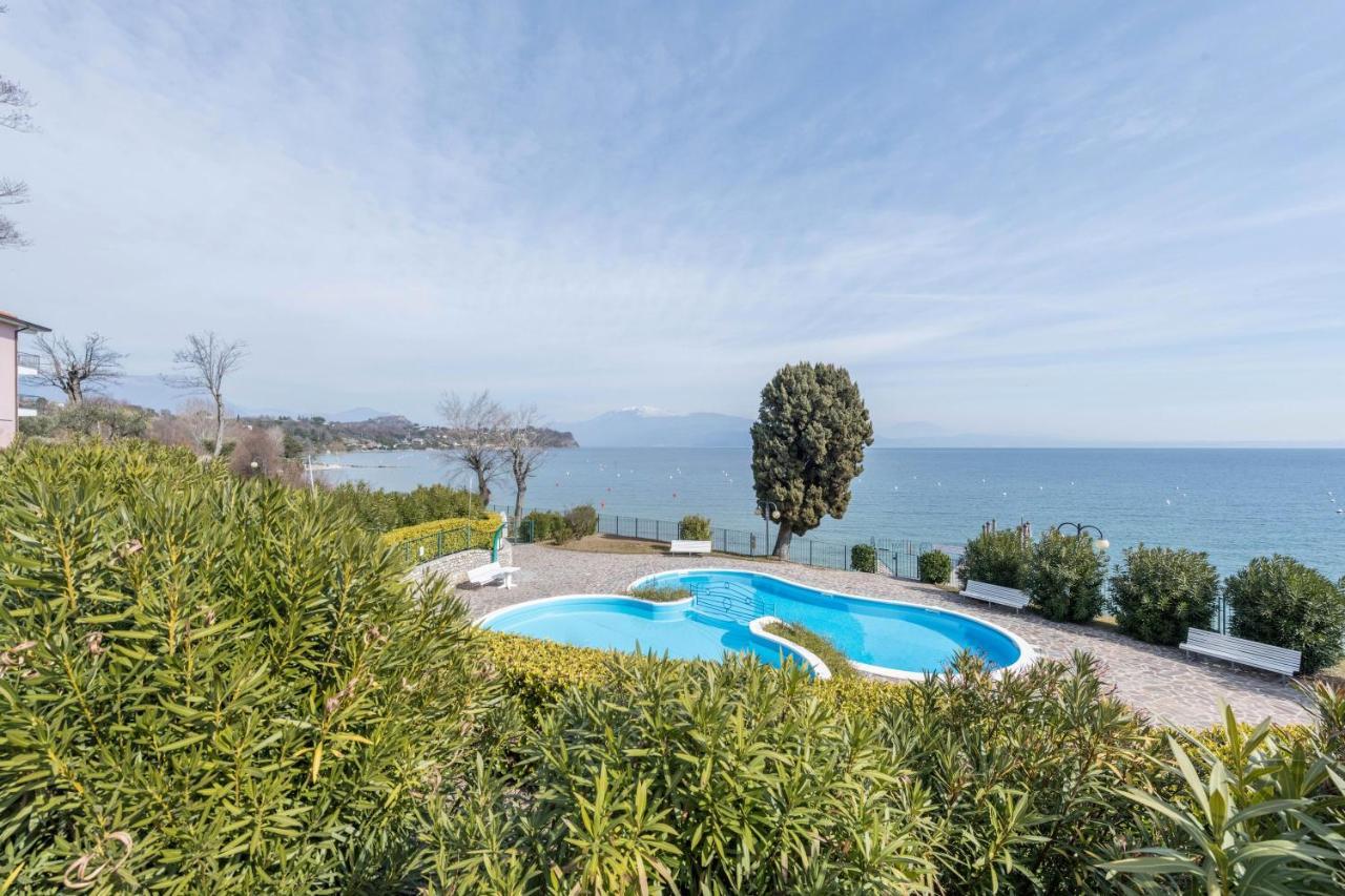 Front Lake Amazing View Manerba del Garda Luaran gambar