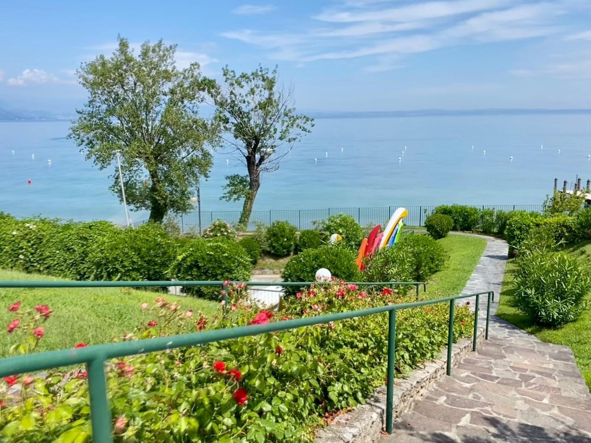 Front Lake Amazing View Manerba del Garda Luaran gambar