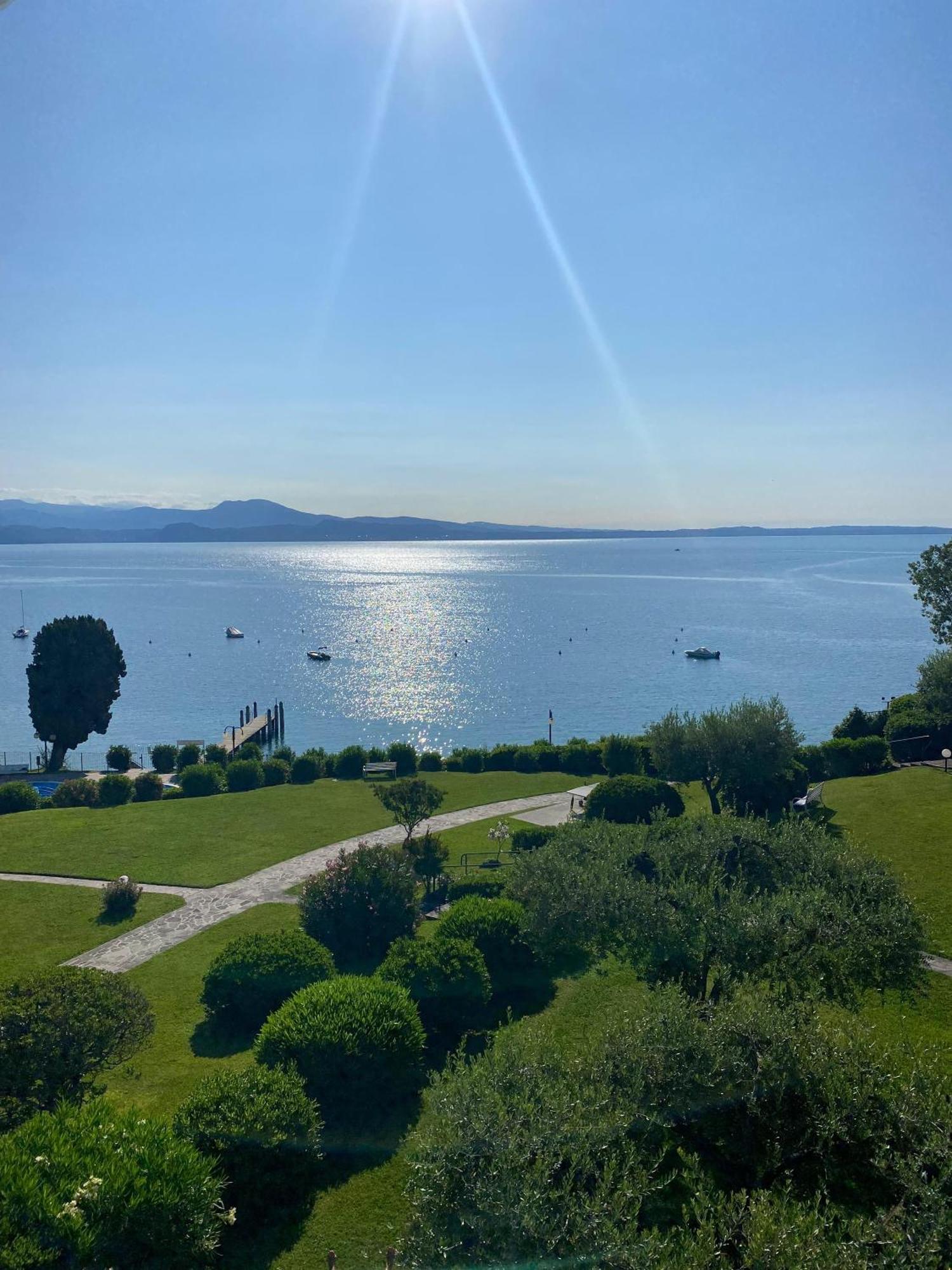 Front Lake Amazing View Manerba del Garda Luaran gambar
