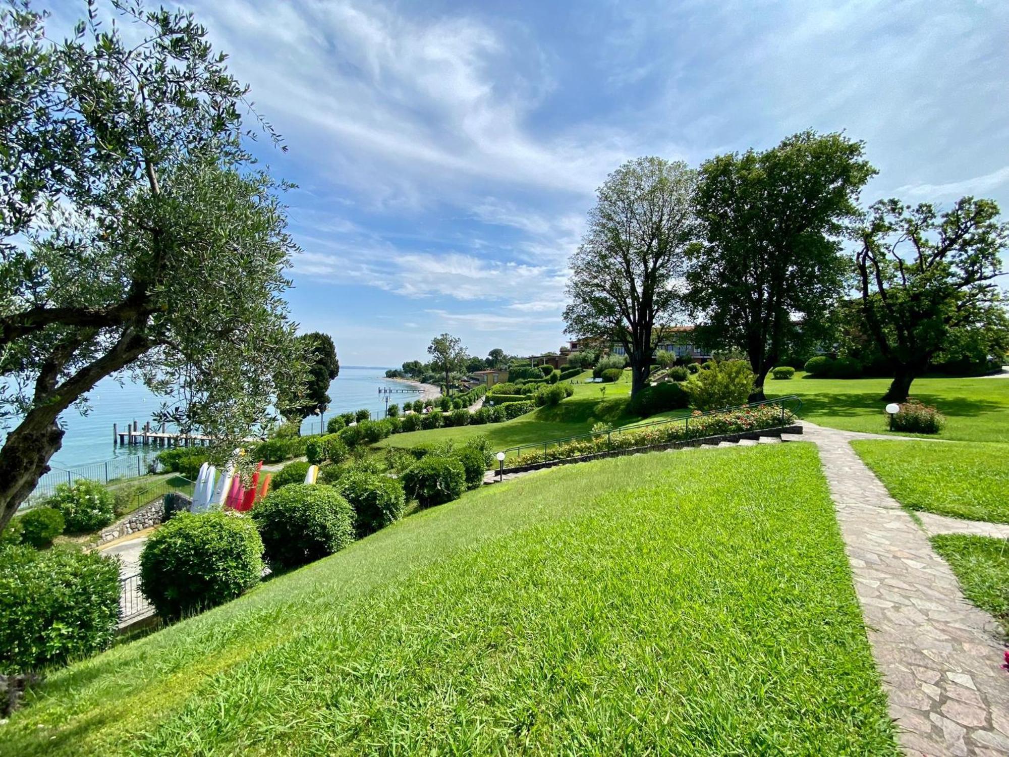 Front Lake Amazing View Manerba del Garda Luaran gambar